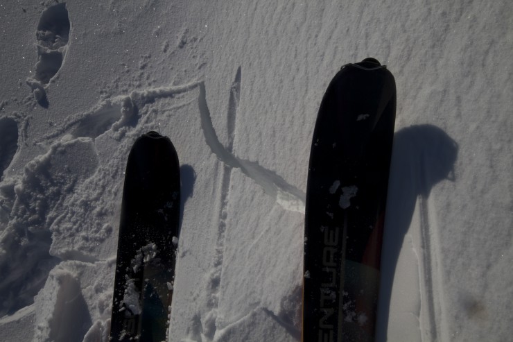 Cracking snow under ski's