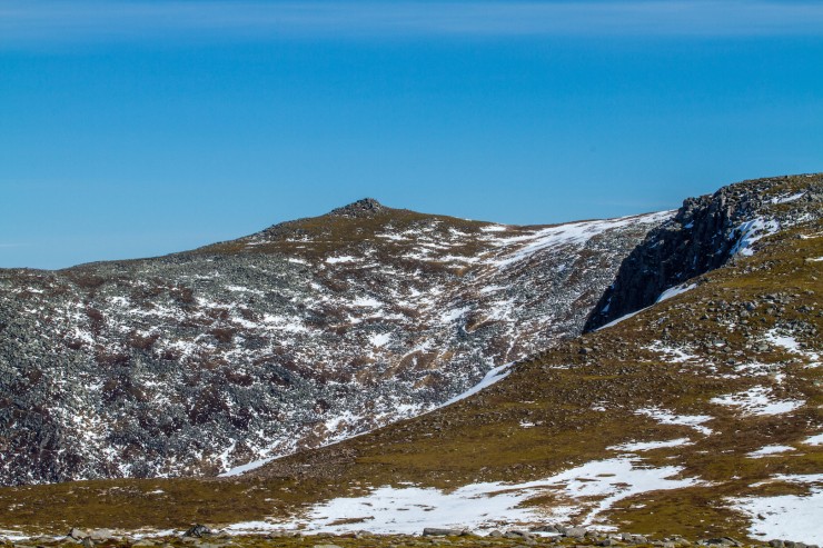 The Stuic, right and the summit of Lochnagar,  Carn cac Beag.